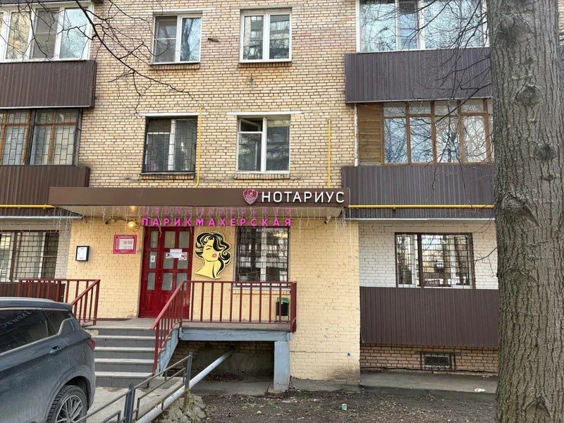 Фасад здания с вывеской нотариальной конторы Колганова О. И.